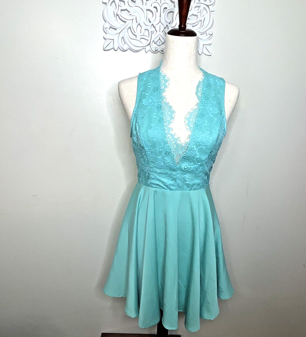 KEEPSAKE The Label size M Need Your Love DRESS Lace Bodice V-Neck Fit Flair MINT